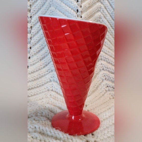 M&M World Waffle Cone Dish Red Melamine Snack Ice cream  2017 - Picture 4 of 5
